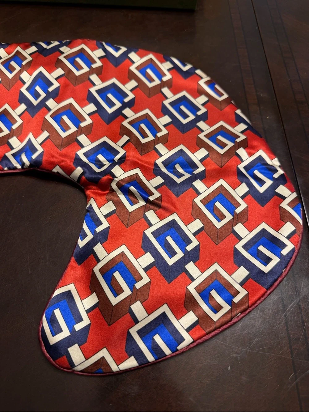 New Gucci Geometric G Logo Neck Pillow Travel Accessories Red Blue